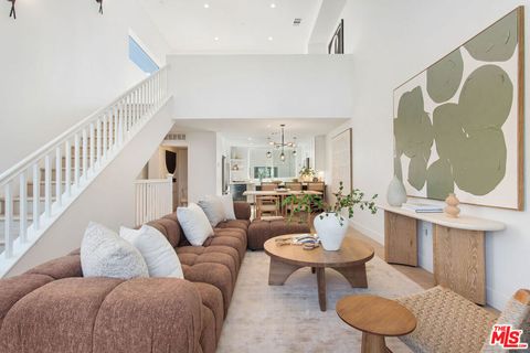 11216 W Lyon Lane 13 North Hollywood CA 91606