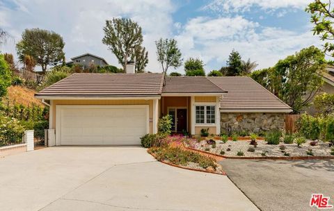 Photo of 17181 Avenida De La Herradura, Pacific Palisades, CA 90272 (MLS # 25609165)