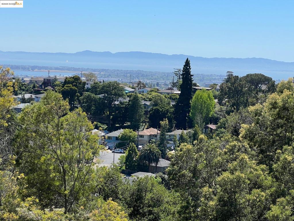 OAKLAND HILLS - Land