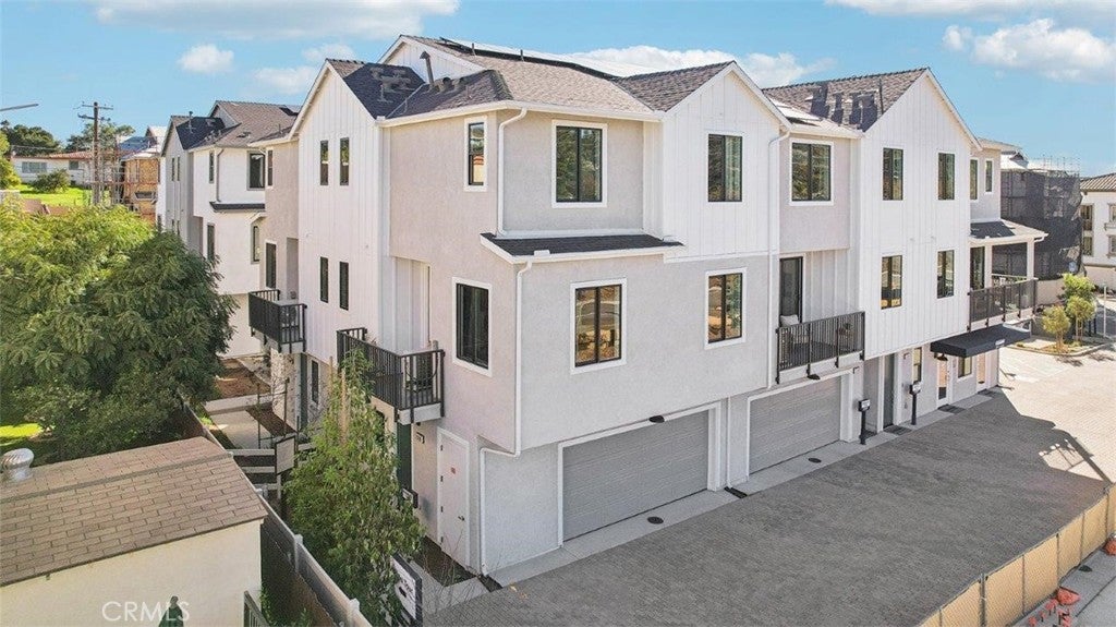 2338 Golden Blaze Glen Gln