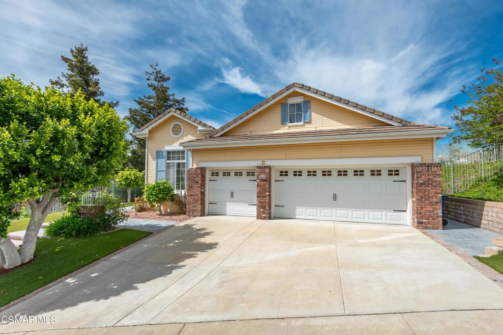 Photo of 3642 Lang Ranch Parkway, Thousand Oaks, CA 91362 (MLS # 226001212)
