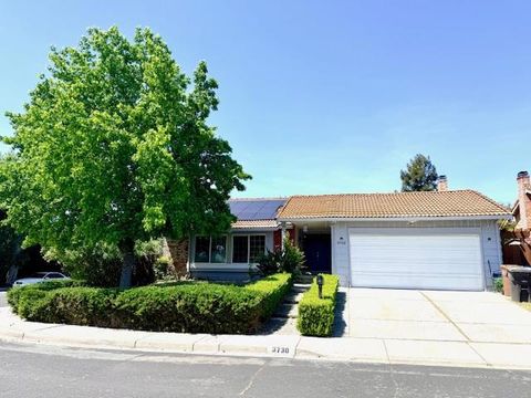 Photo of 3730 Rolling Hills Drive, Pittsburg, CA 94565 (MLS # ML82043379)