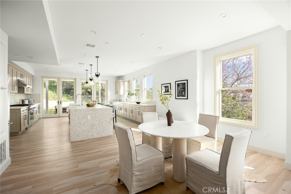 Sierra Madre, California, 91024, United States, 5 Bedrooms Bedrooms, ,6 BathroomsBathrooms,Residential,Active,2024506
