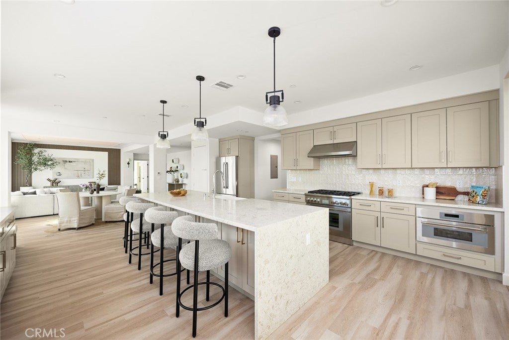Sierra Madre, California, 91024, United States, 5 Bedrooms Bedrooms, ,6 BathroomsBathrooms,Residential,Active,2024506