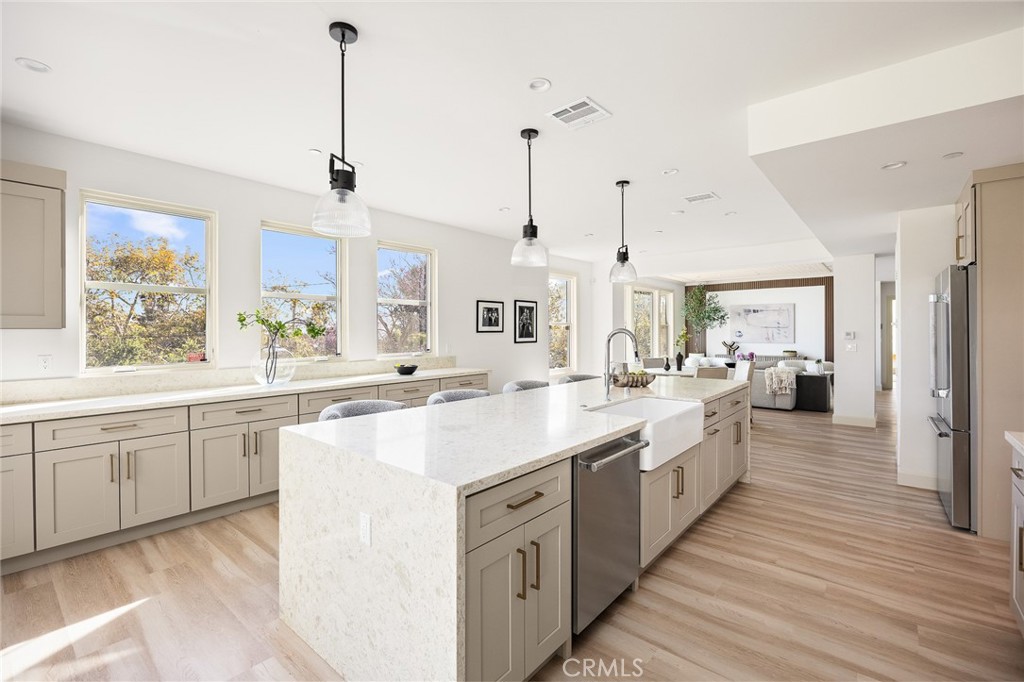 Sierra Madre, California, 91024, United States, 5 Bedrooms Bedrooms, ,6 BathroomsBathrooms,Residential,Active,2024506