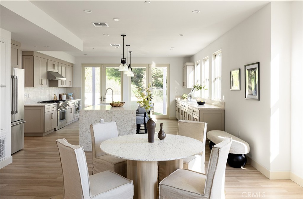 Sierra Madre, California, 91024, United States, 5 Bedrooms Bedrooms, ,6 BathroomsBathrooms,Residential,Active,2024506