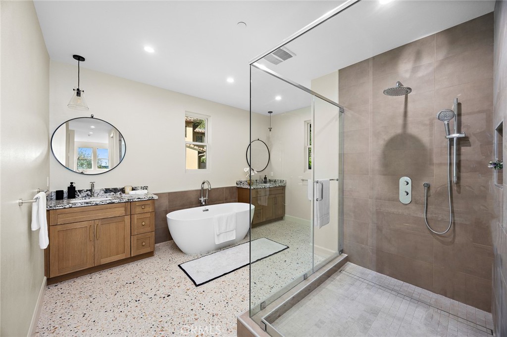 Sierra Madre, California, 91024, United States, 5 Bedrooms Bedrooms, ,6 BathroomsBathrooms,Residential,Active,2024506