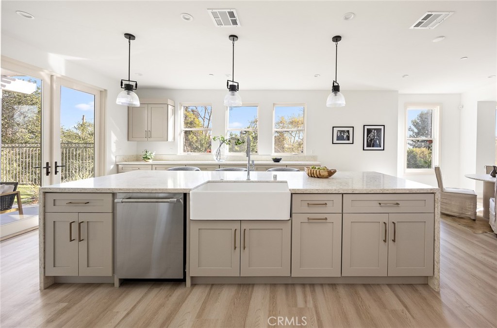 Sierra Madre, California, 91024, United States, 5 Bedrooms Bedrooms, ,6 BathroomsBathrooms,Residential,Active,2024506