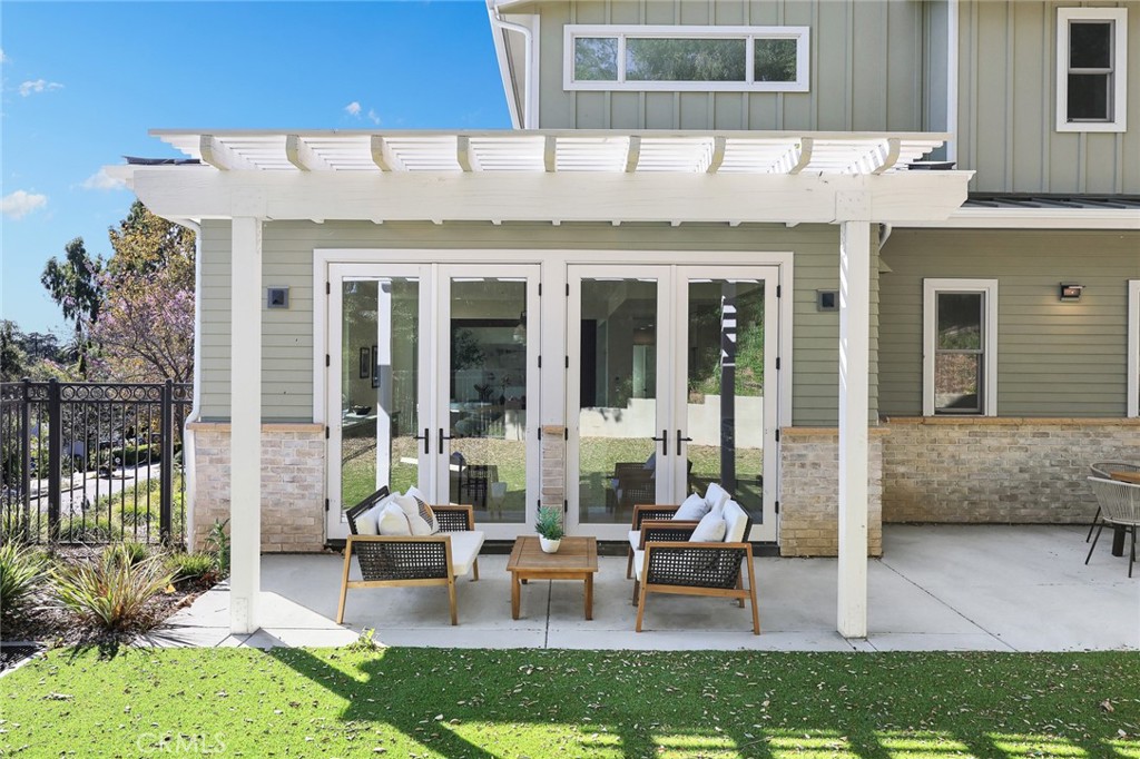 Sierra Madre, California, 91024, United States, 5 Bedrooms Bedrooms, ,6 BathroomsBathrooms,Residential,Active,2024506