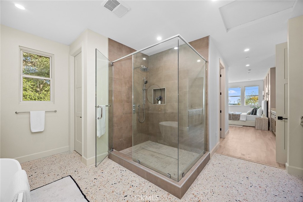 Sierra Madre, California, 91024, United States, 5 Bedrooms Bedrooms, ,6 BathroomsBathrooms,Residential,Active,2024506