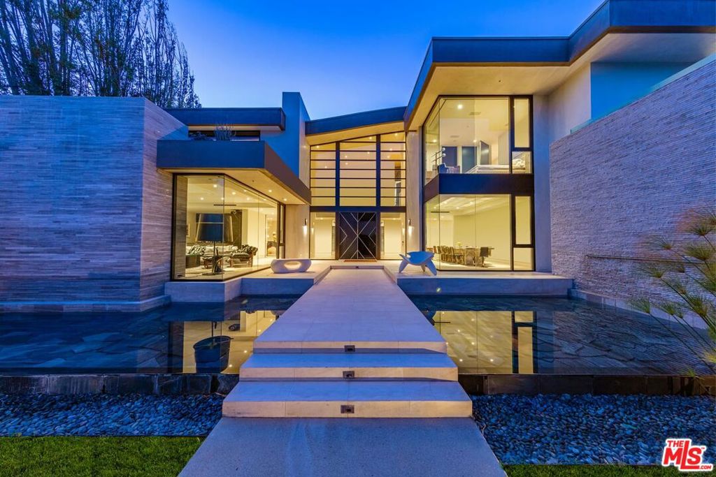 Modern Living in prime Brentwood Park. Over 3/4 acre of park-like grounds. Designed by Paul McClean to accommodate both small gatherings and entertaining on grand scale. Light streams in through the double-height entry. Fleetwood doors open onto an expansive lawn and pool with pool house. Totaling 6 bedrooms and 9 baths, this contemporary gem is unique in that it offers a traditional program in a distinctly modern home. Open floor plan features formal dining room, living room that converts to screen a movie, gourmet kitchen and incredible office. Over 10,000 sq.ft. of meticulous design. Walking distance to the heart of Brentwood and Country Mart. A rare opportunity.