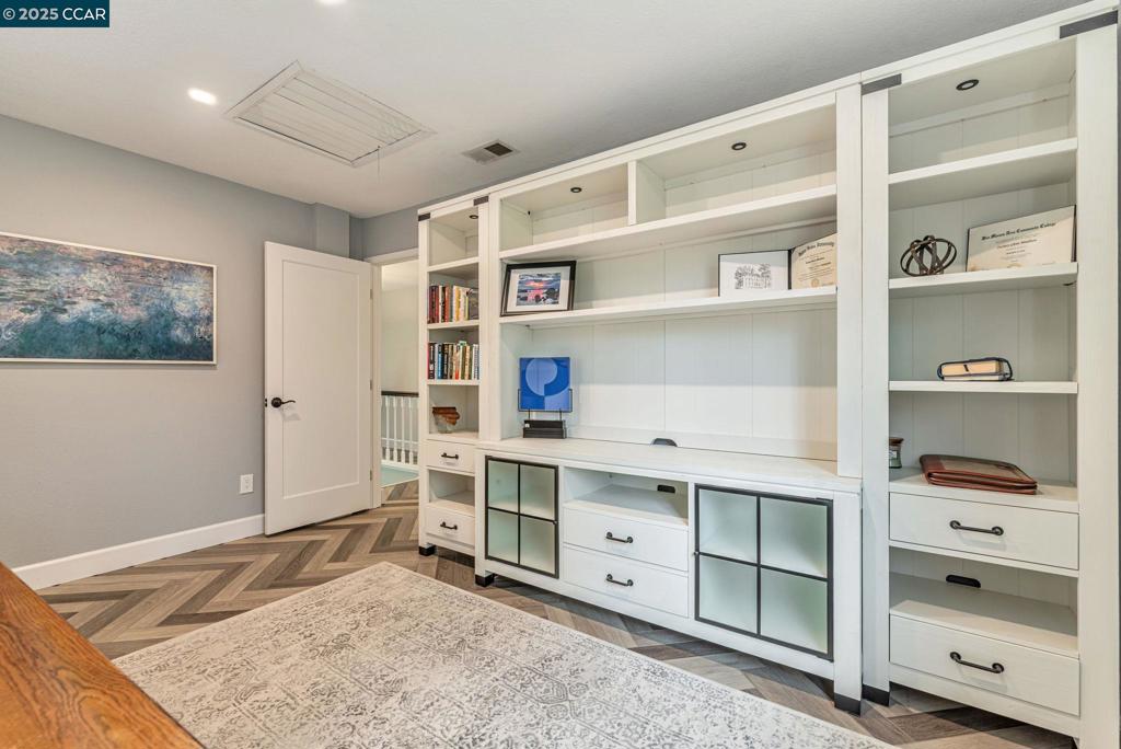 SHANNON HILLS - Residential