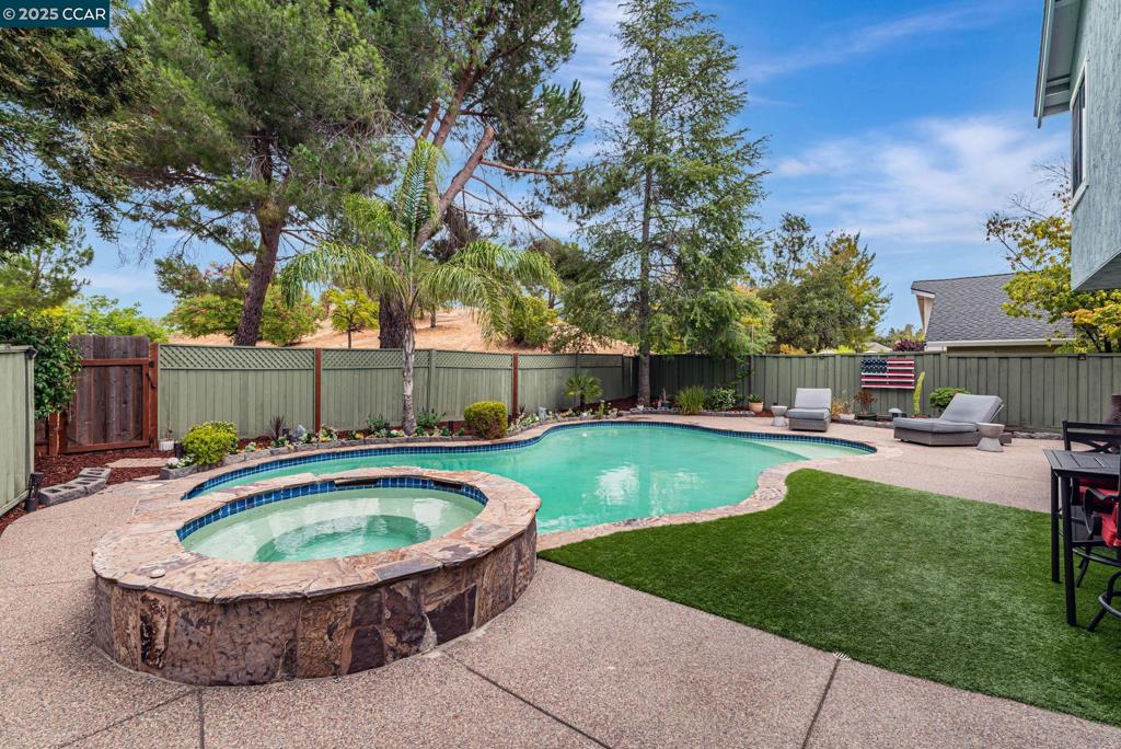SHANNON HILLS - Residential