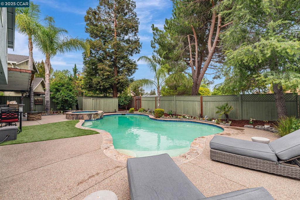 SHANNON HILLS - Residential