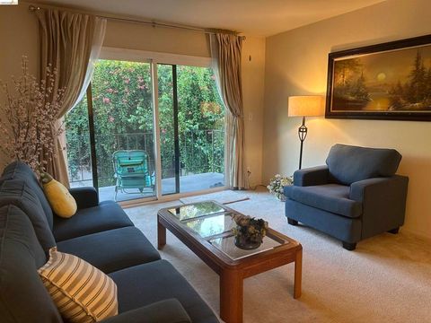 Photo of 625 El Dorado Ave AVE #204, Oakland, CA 94611 (MLS # 41135136)