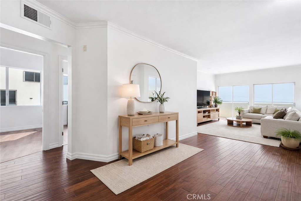 Photo of 11822 Goshen Avenue #303, Los Angeles, CA 90049 (MLS # SB26028240)