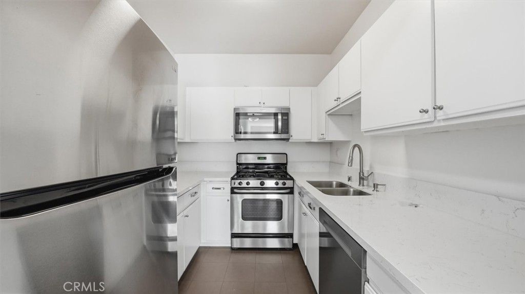 Photo of 11822 Goshen Avenue #303, Los Angeles, CA 90049 (MLS # SB26028240)