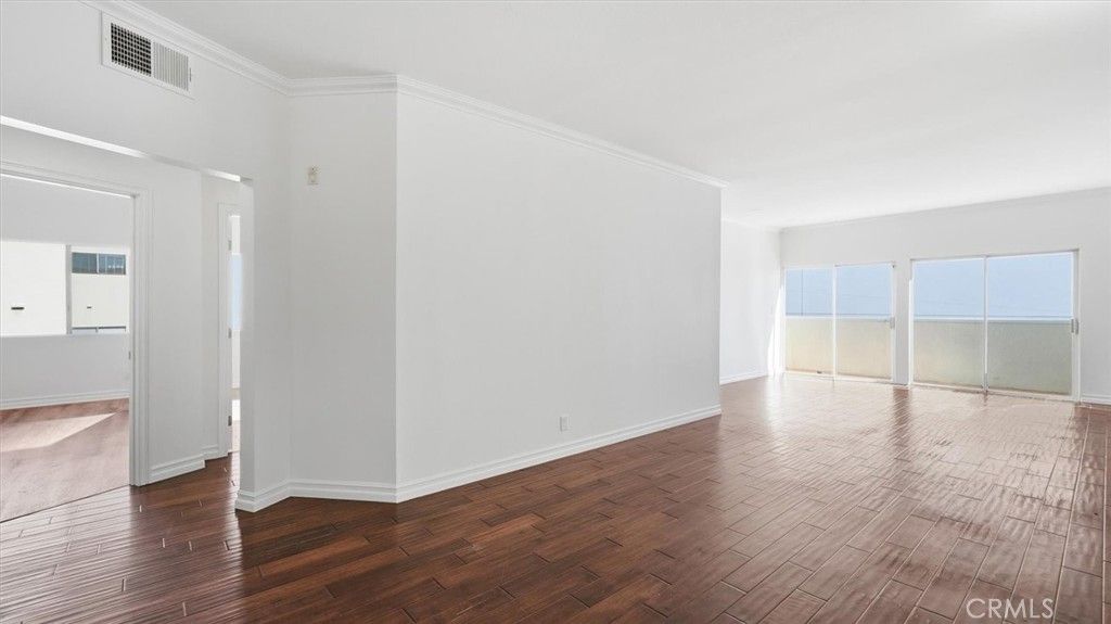 Photo of 11822 Goshen Avenue #303, Los Angeles, CA 90049 (MLS # SB26028240)