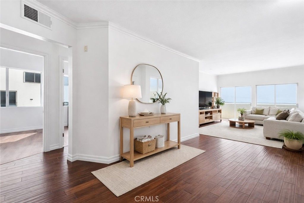 Photo of 11822 Goshen Avenue #303, Los Angeles, CA 90049 (MLS # SB26028240)