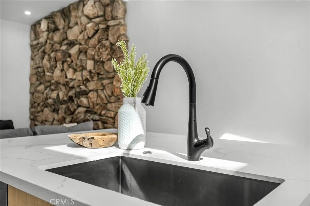 Woodland Hills, California 91364, United States, 3 Bedrooms Bedrooms, ,2 BathroomsBathrooms,Residential,Active,226652