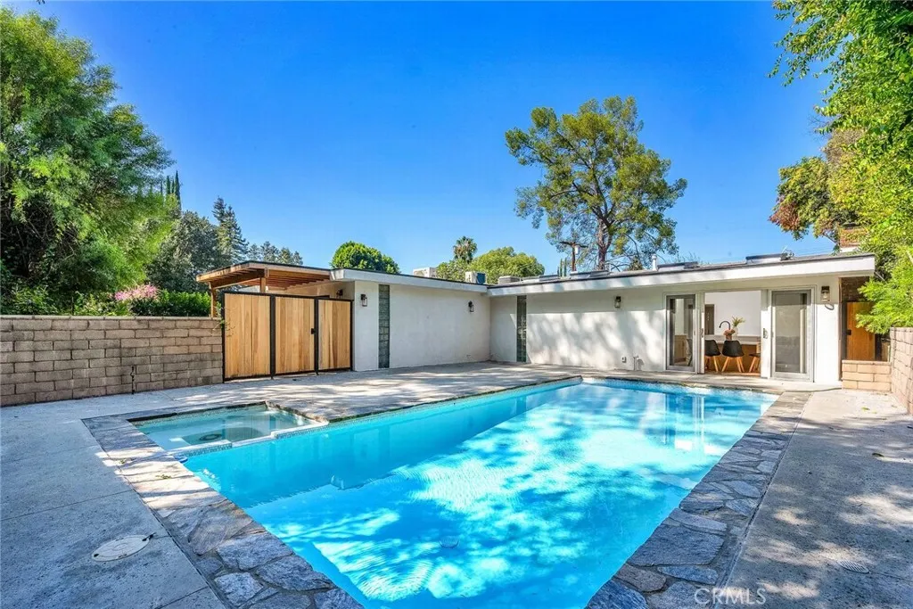 Woodland Hills, California 91364, United States, 3 Bedrooms Bedrooms, ,2 BathroomsBathrooms,Residential,Active,226652