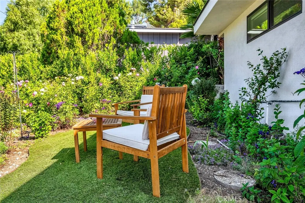 Woodland Hills, California 91364, United States, 3 Bedrooms Bedrooms, ,2 BathroomsBathrooms,Residential,Active,226652