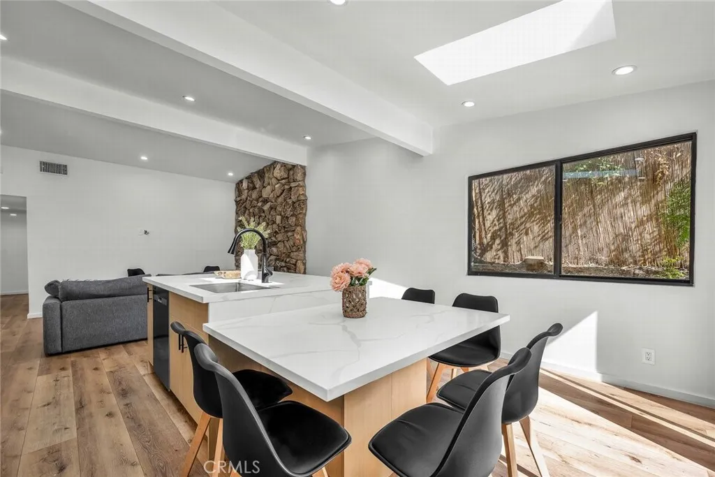 Woodland Hills, California 91364, United States, 3 Bedrooms Bedrooms, ,2 BathroomsBathrooms,Residential,Active,226652