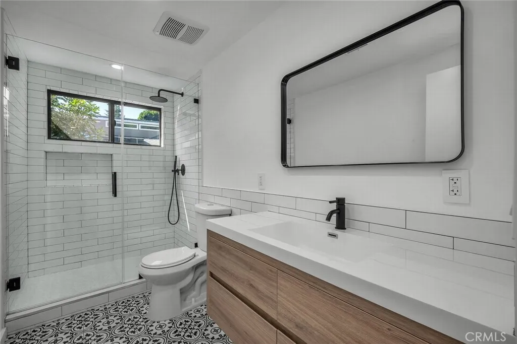 Woodland Hills, California 91364, United States, 3 Bedrooms Bedrooms, ,2 BathroomsBathrooms,Residential,Active,226652