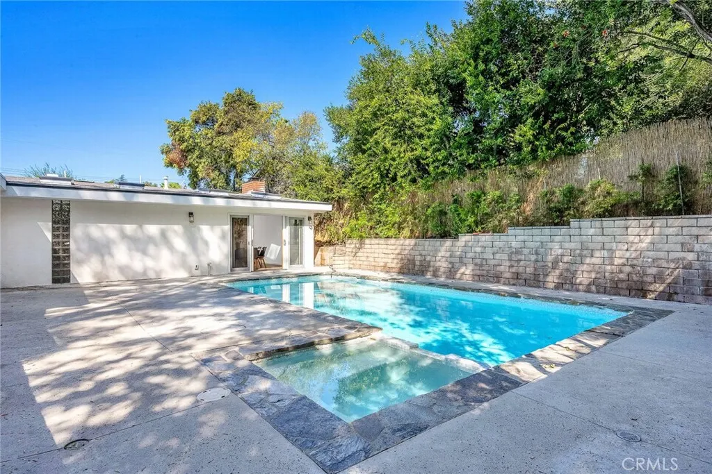 Woodland Hills, California 91364, United States, 3 Bedrooms Bedrooms, ,2 BathroomsBathrooms,Residential,Active,226652