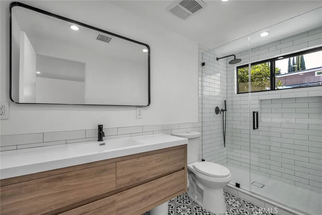 Woodland Hills, California 91364, United States, 3 Bedrooms Bedrooms, ,2 BathroomsBathrooms,Residential,Active,226652