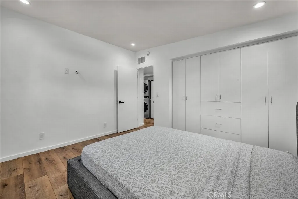 Woodland Hills, California 91364, United States, 3 Bedrooms Bedrooms, ,2 BathroomsBathrooms,Residential,Active,226652