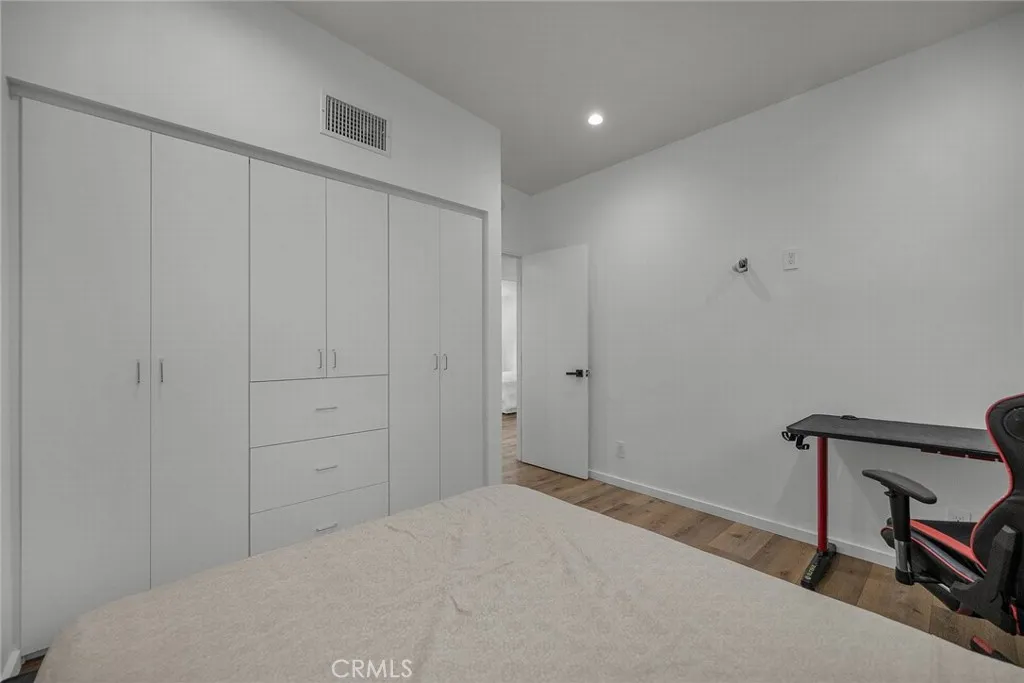 Woodland Hills, California 91364, United States, 3 Bedrooms Bedrooms, ,2 BathroomsBathrooms,Residential,Active,226652