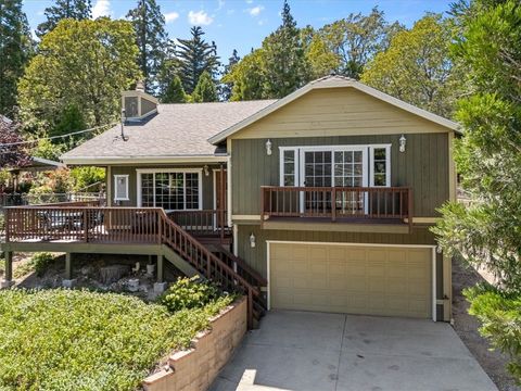 Photo of 298 Weisshorn DR, Crestline, CA 92325 (MLS # CV26132001)