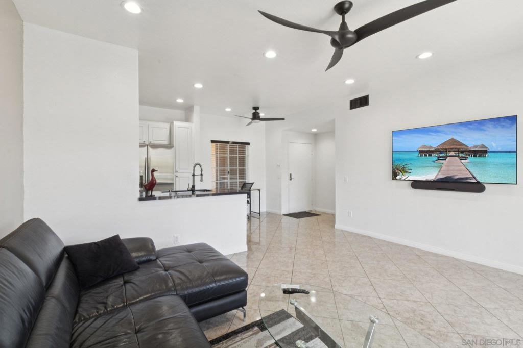 2220 Camino De La Reina 302