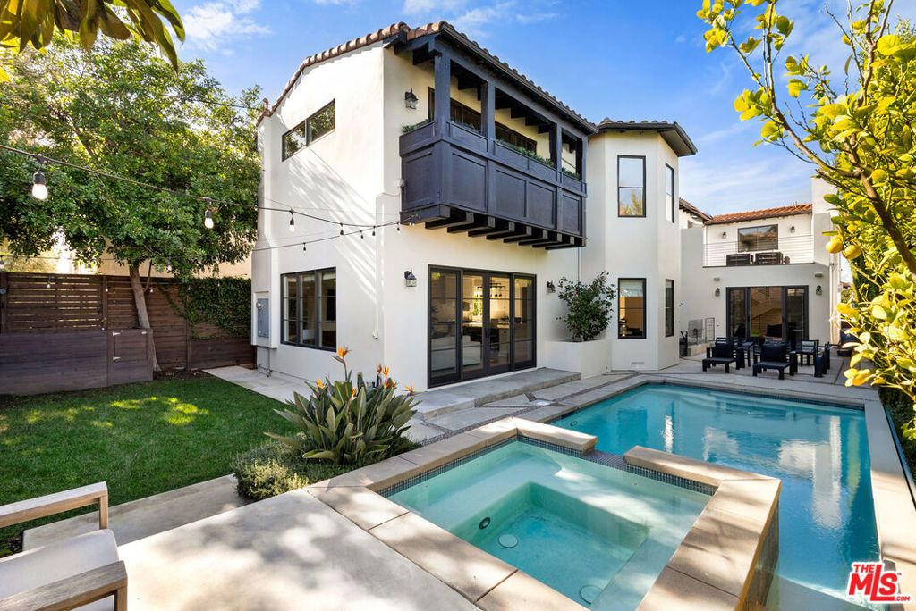 Photo of 530 N Alta Vista Boulevard, Los Angeles, CA 90036 (MLS # 25556779)