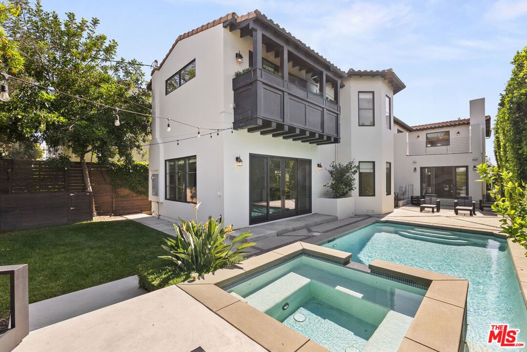 Photo of 530 N Alta Vista Boulevard, Los Angeles, CA 90036 (MLS # 25556779)