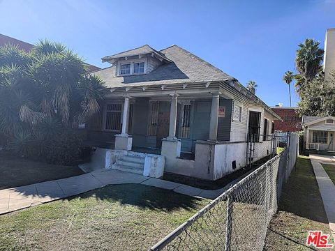 Photo of 4313 S Flower Street, Los Angeles, CA 90037 (MLS # 25623131)