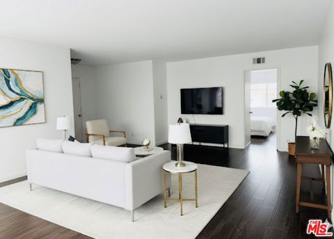 Photo of 1475 S Wooster Street, Los Angeles, CA 90035 (MLS # 25584363)