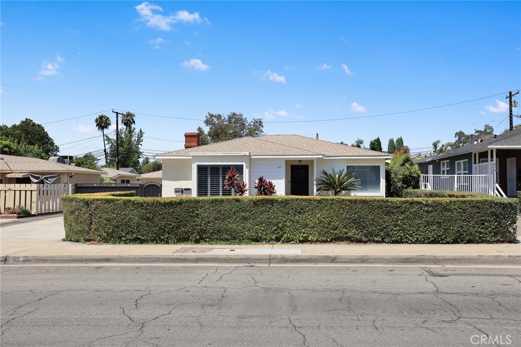 915 N Santa Anita