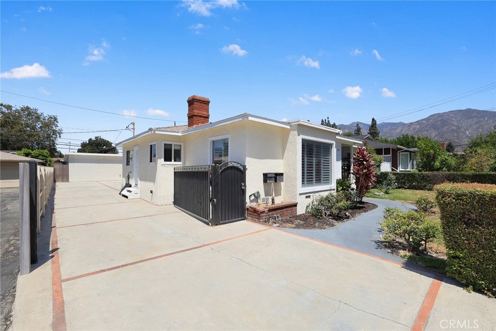 915 N Santa Anita