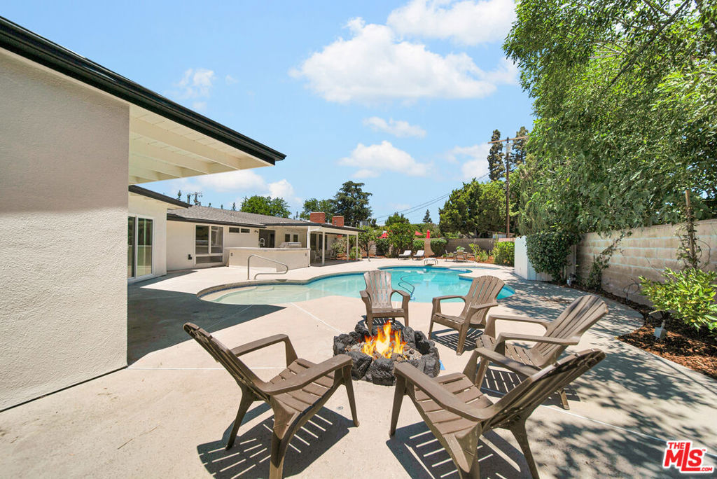 10200 Shoshone Avenue