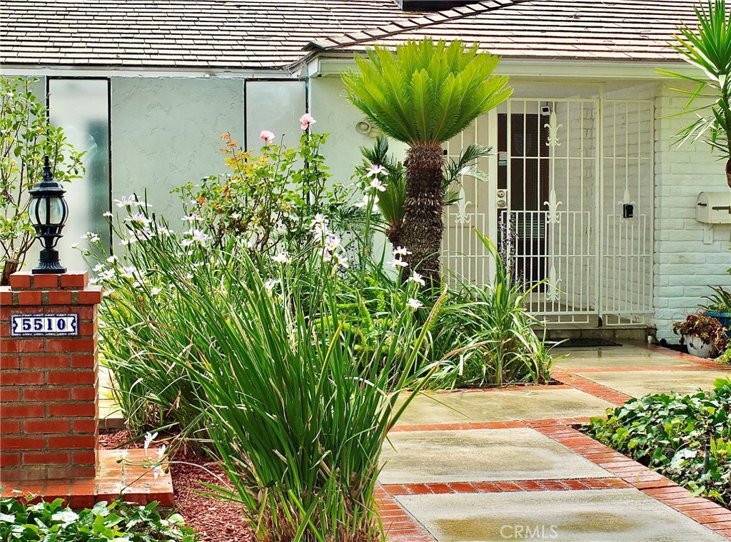 5510 E La Pasada Street E