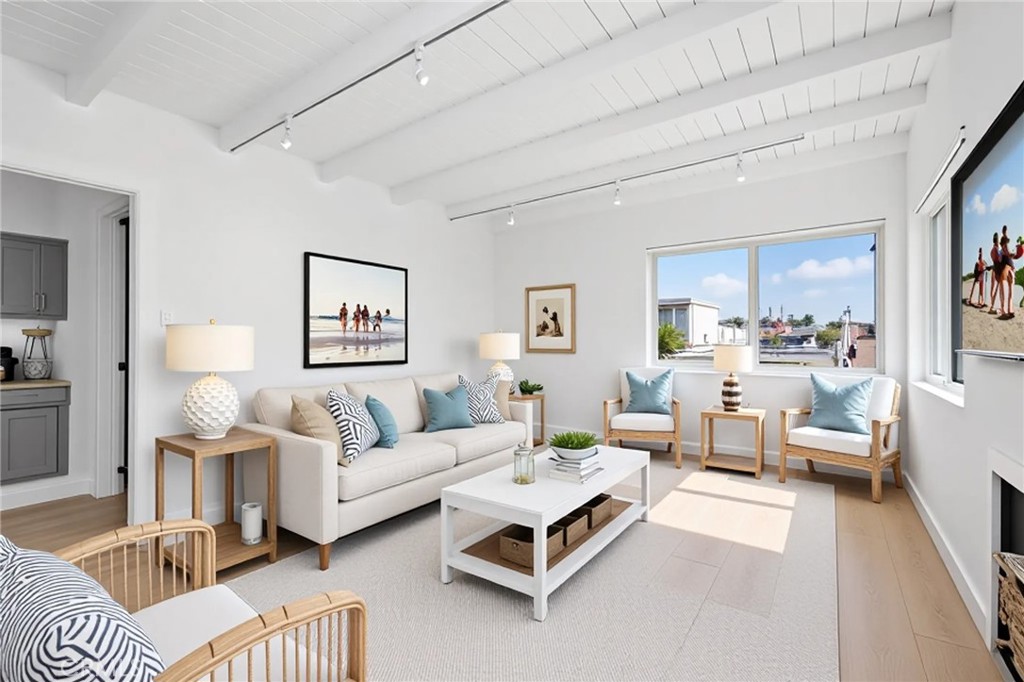 Amazing ocean views, unbeatable location, and all utilities included in rent —this 1-bed, 1-bath apartment is move-in ready!
As the premier unit in a freshly renovated 4-unit building, this space is just steps from the sand and delivers 180° ocean views—whitewater, Catalina, and killer sunsets all visible from your living room and kitchen. Inside, high beamed ceilings and tons of natural light give it a bright, open feel.
Included: all utilities, high-speed WiFi, 1 garage parking spot, private storage, shared backyard space, and on-site laundry.
Walk to El Porto Beach, local coffee shops, restaurants, and yoga studios. Beach living doesn't get better than this.