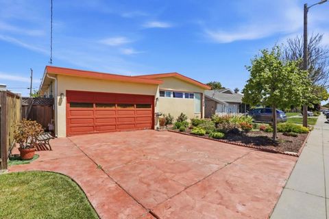 Photo of 16122 Via Walter, San Lorenzo, CA 94580 (MLS # ML82044755)
