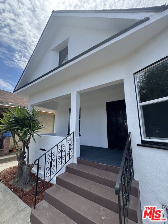 136 W 43rd Place, Los Angeles CA 90037