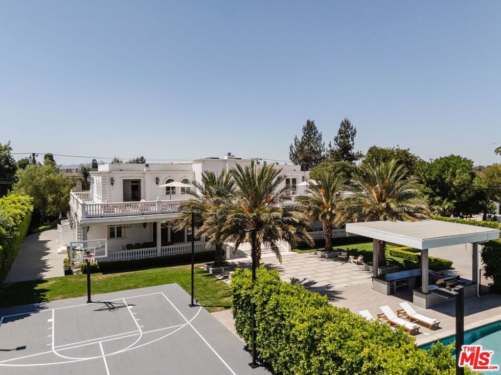 Photo of 16805 Rayen Street, Northridge, CA 91343 (MLS # 25572091)