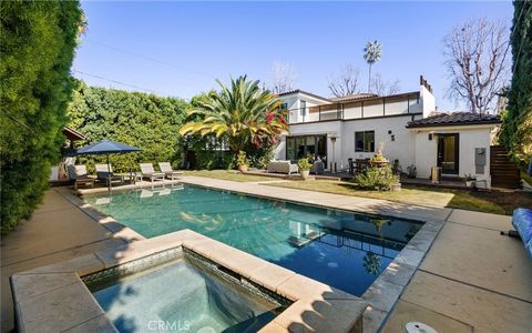 Photo of 5541 Matilija Avenue, Sherman Oaks, CA 91401 (MLS # SR26097935)
