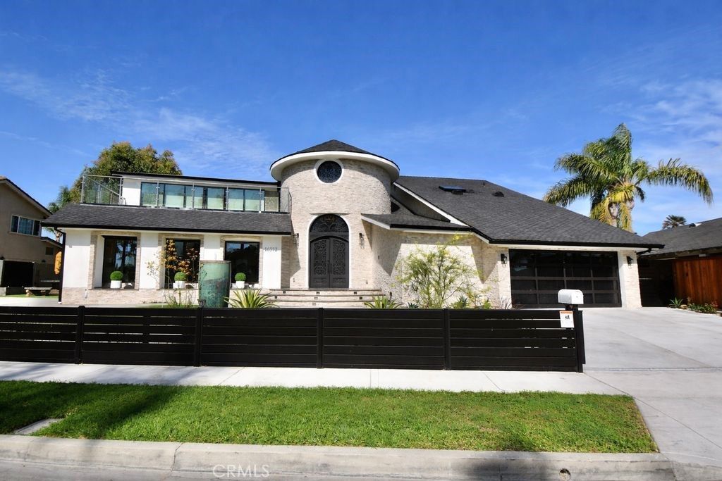 Photo of 16572 Carousel Ln Ln, Huntington Beach, CA 92649 (MLS # PW26081101)