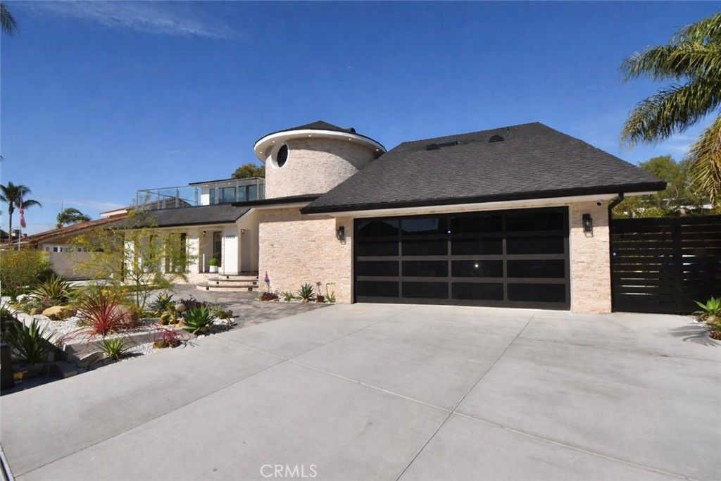 Photo of 16572 Carousel Ln Ln, Huntington Beach, CA 92649 (MLS # PW26081101)