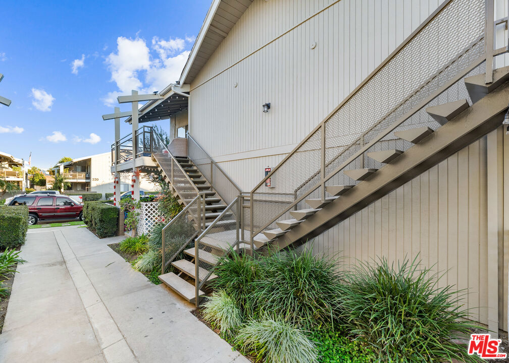 211 S Valencia Street